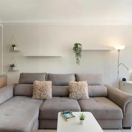 Cozy Seaside Mar *